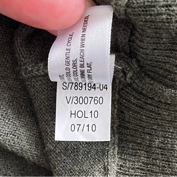 GAP Olive Green Women's V-Neck Sweater - Size XS - Like new - Picture 7 of 9